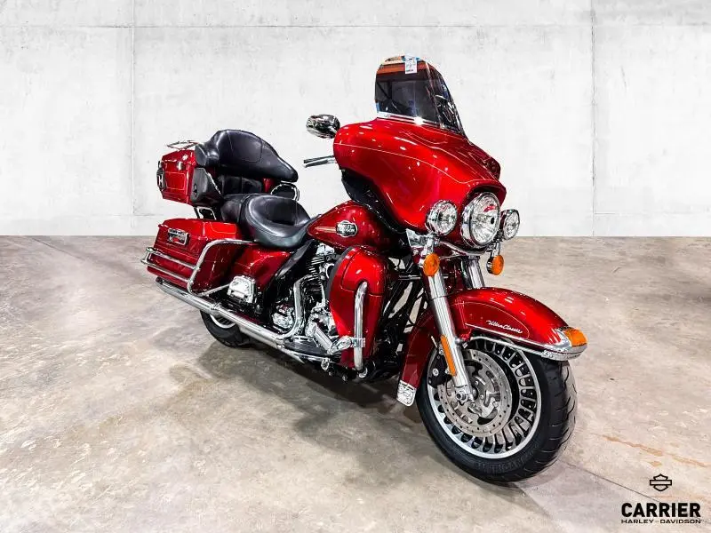 2013 Harley-Davidson Moto Harley-Davidson FLHTCU 2013