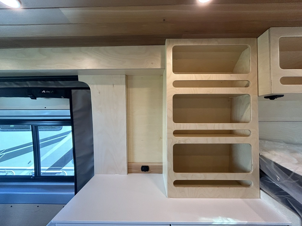 2025 Vanlife Campers Mea alt