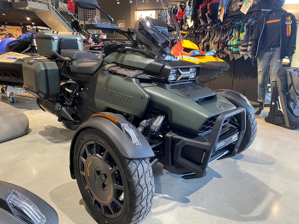 2025 Can-am Canyon Redrock Edition alt