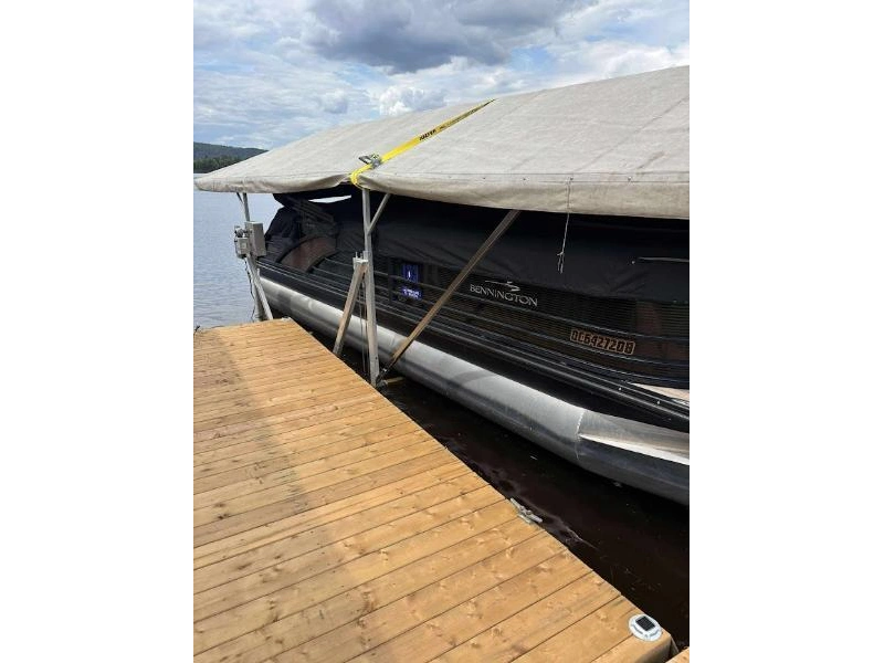 2019 Bennington Marine R23 Fastback alt