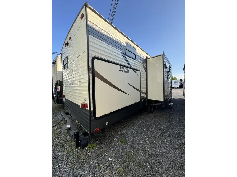 2017 PALOMINO PUMA 320