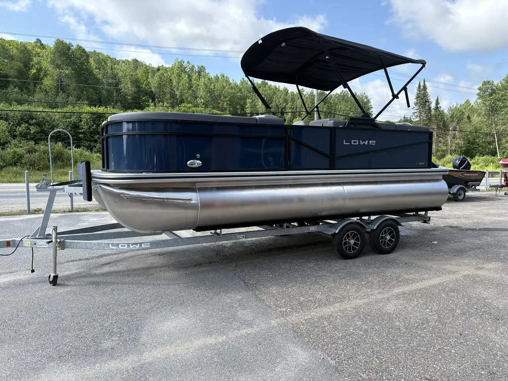 Lowe Boats LS 210  2025