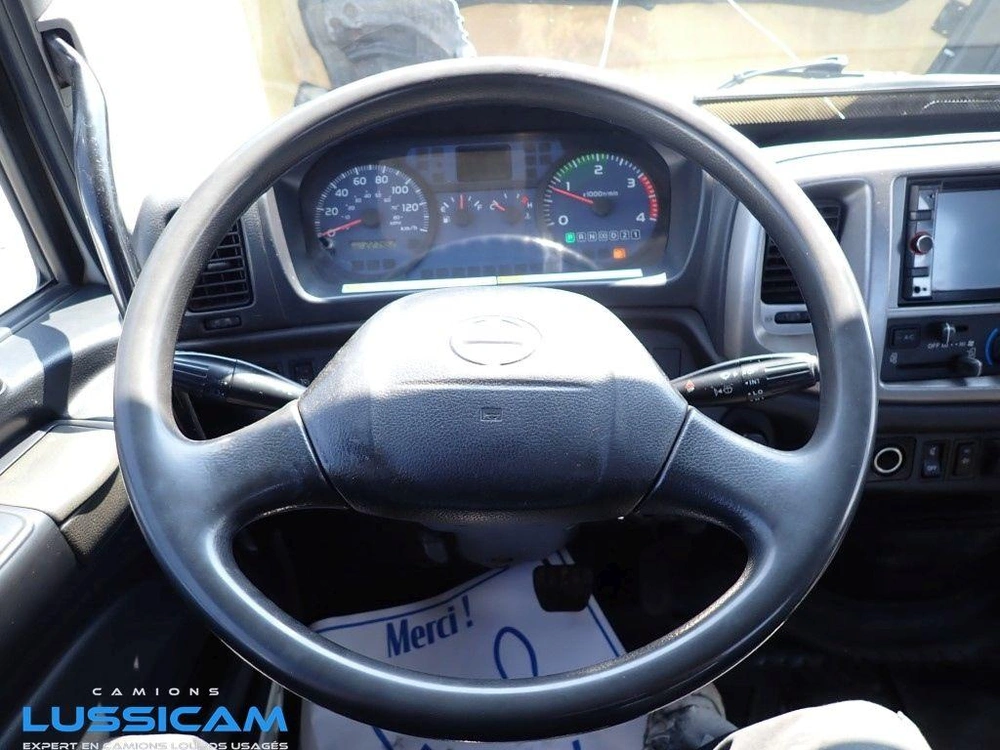 Hino 185 2010