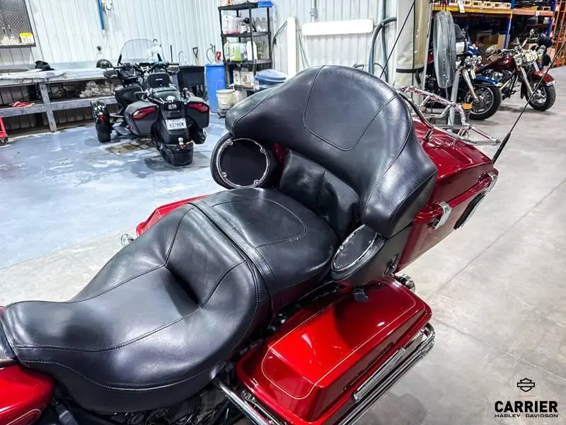 2013 Harley-Davidson Moto Harley-Davidson FLHTCU 2013