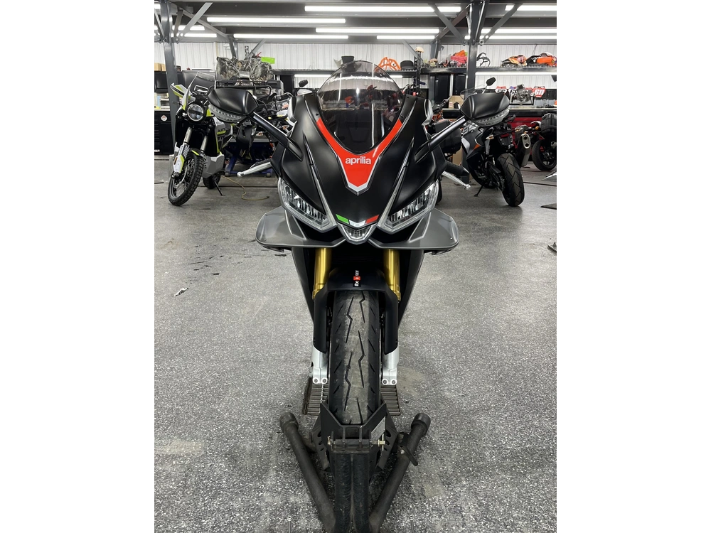 Aprilia Rsv4 2022 alt