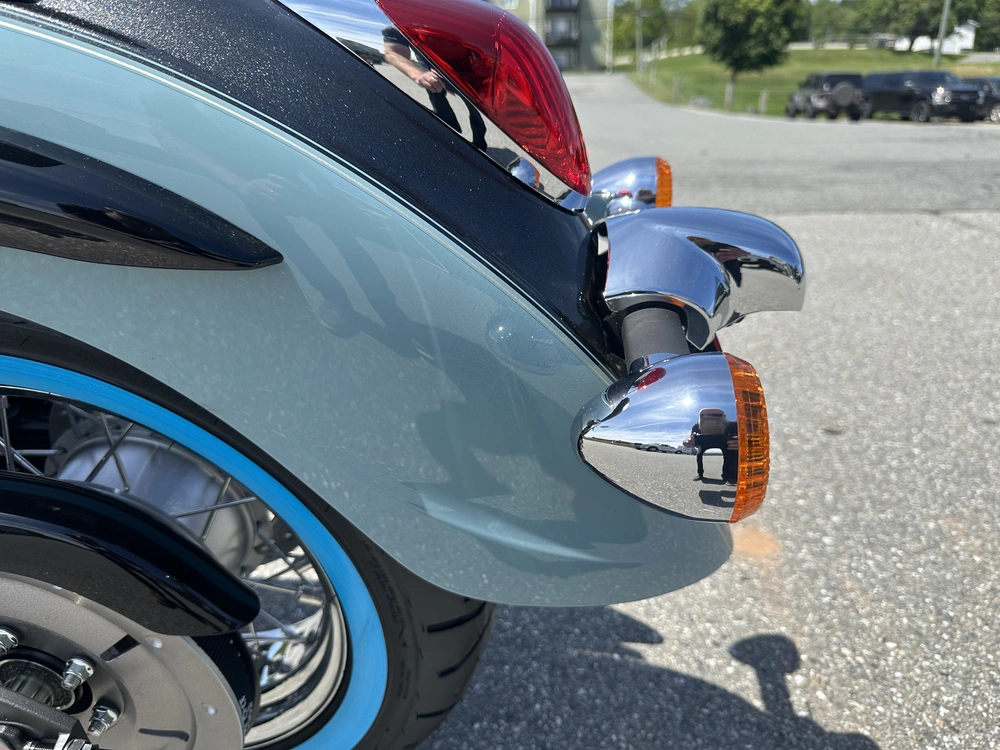 2025 Kawasaki Vulcan 900 Classic alt