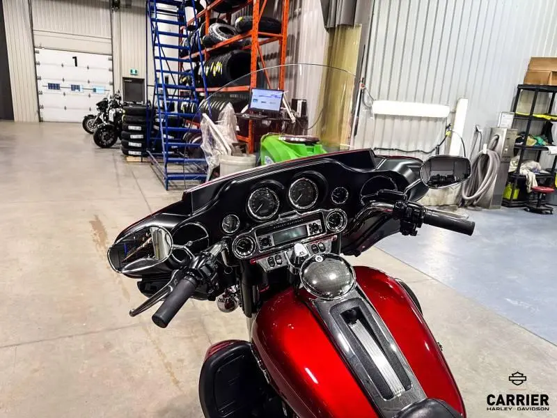 2013 Harley-Davidson Moto Harley-Davidson FLHTCU 2013