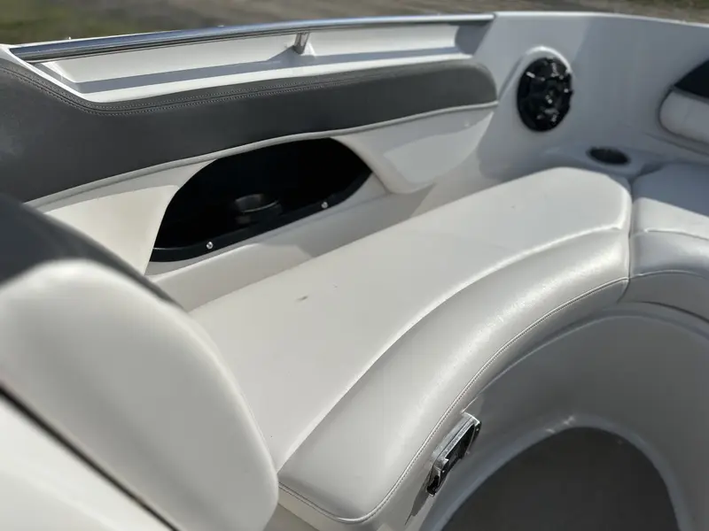 Four Winns H220 2011