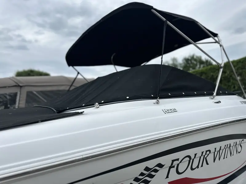 Four Winns H220 2011