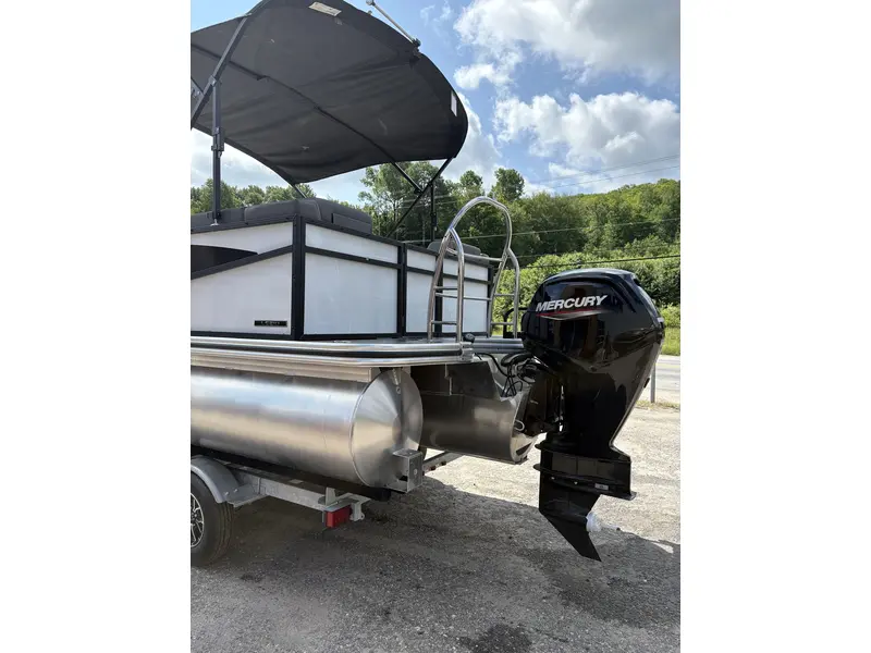 2025 Lowe Boats LS 210 WALK-THRU thumbnail 2