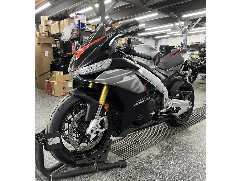 Aprilia Rsv4 2022 alt