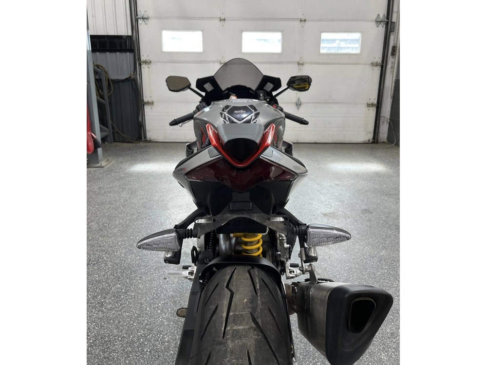 Aprilia Rsv4 2022 alt