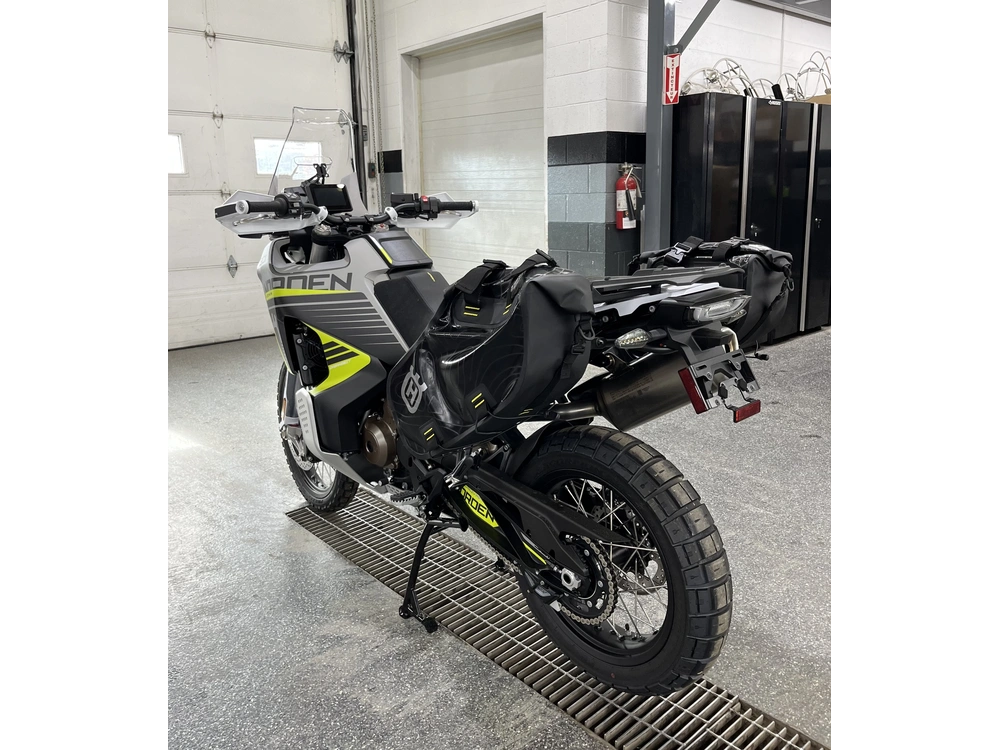 2025 Husqvarna Norden 901 Expeditio alt
