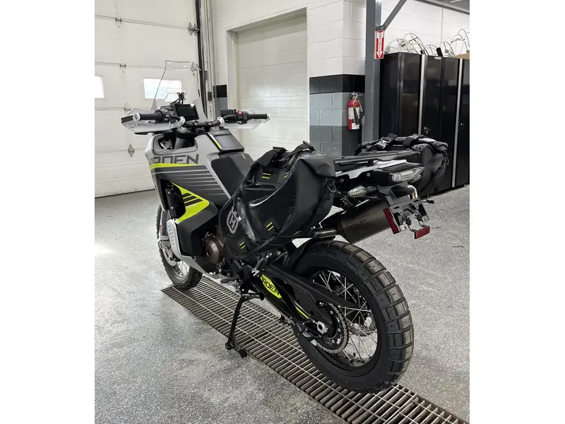 2025 Husqvarna NORDEN 901 EXPEDITIO