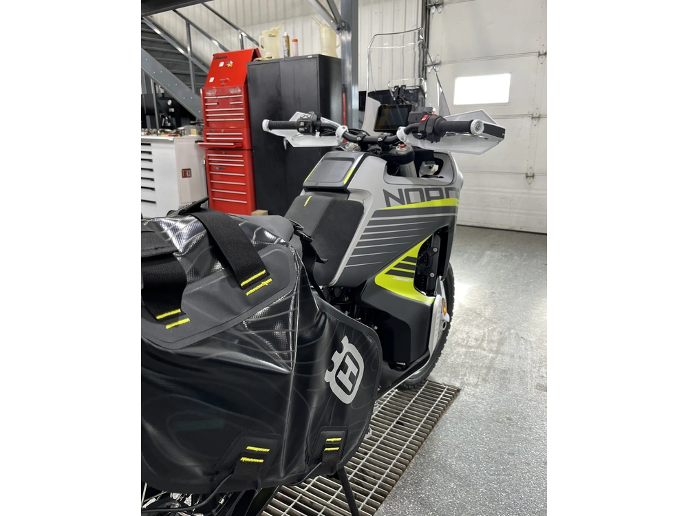 2025 Husqvarna Norden 901 Expeditio alt