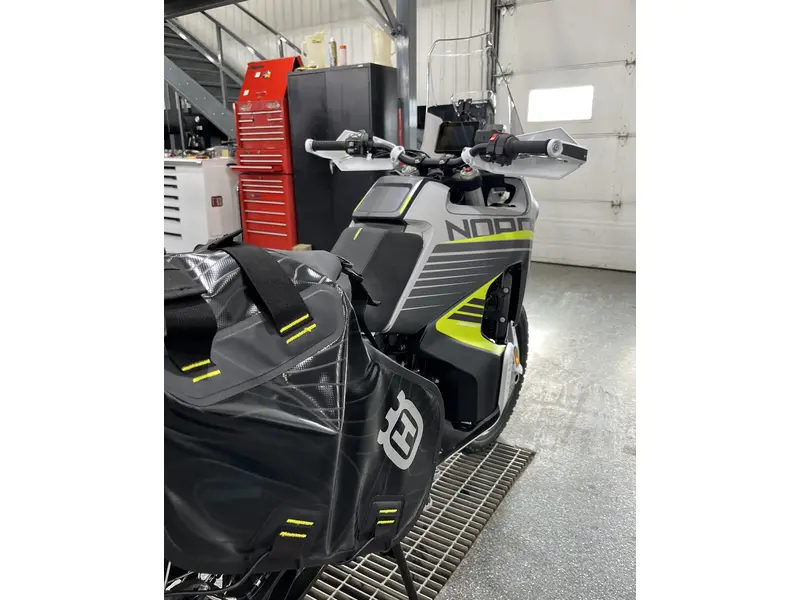 2025 Husqvarna NORDEN 901 EXPEDITIO