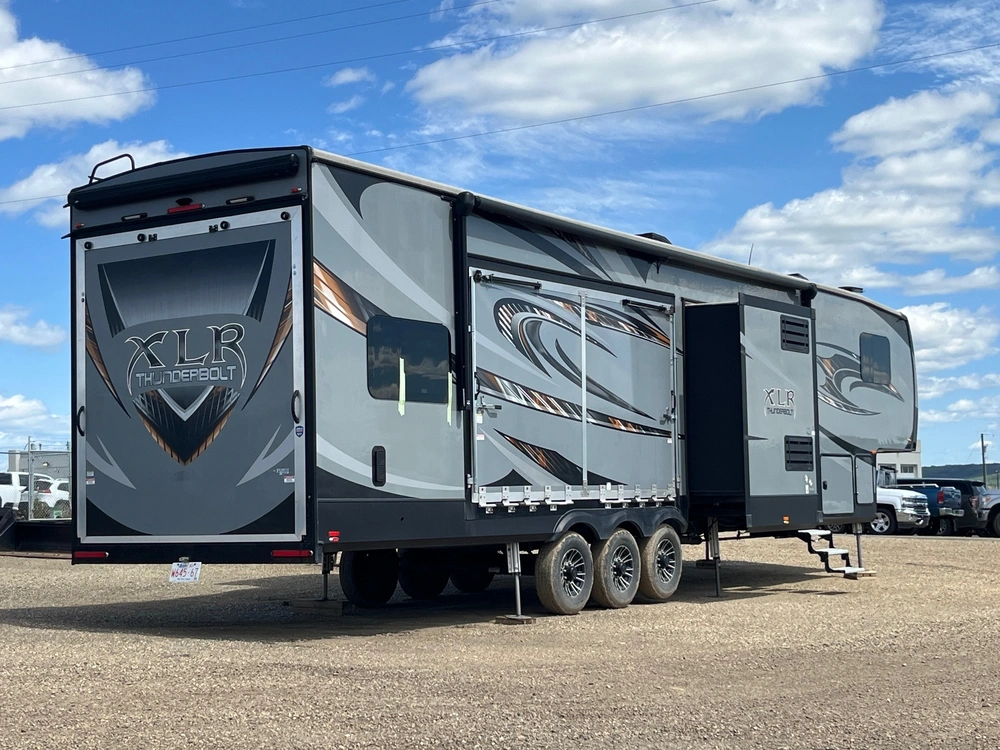 2017 Forest River Thunderbolt Xlr 422amp Toy Hauler alt