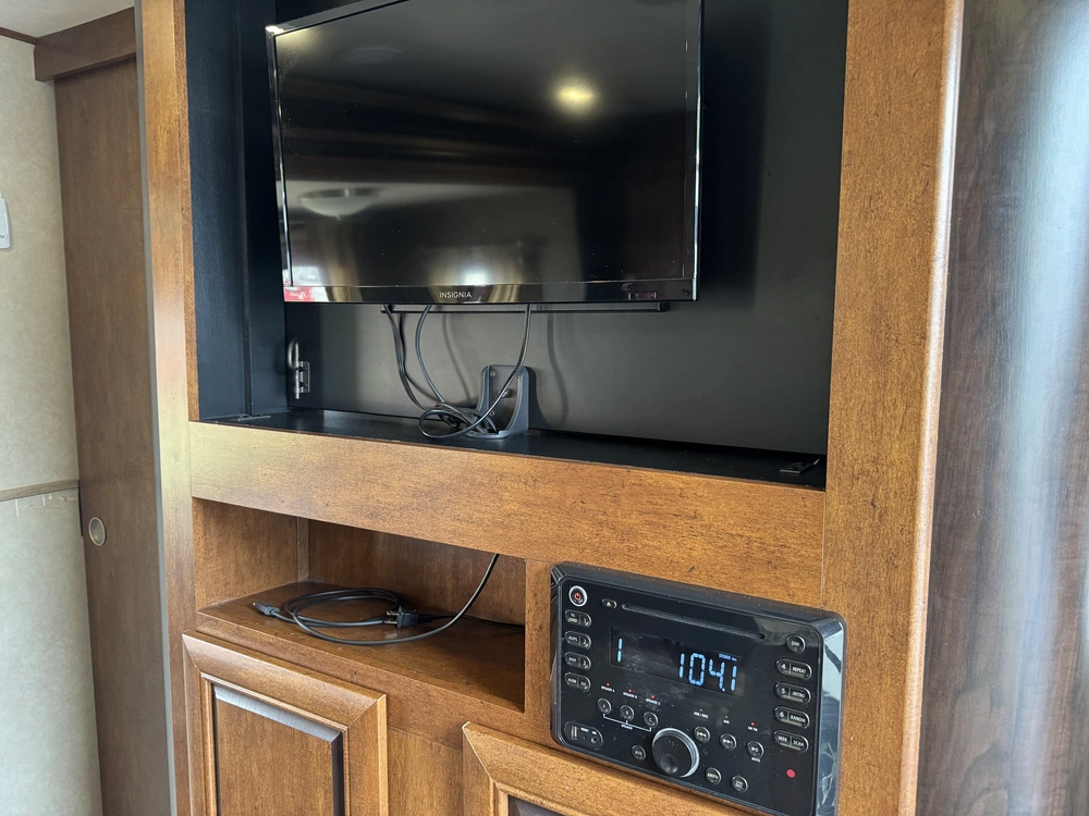 2017 Forest River Vibe 243bhs alt