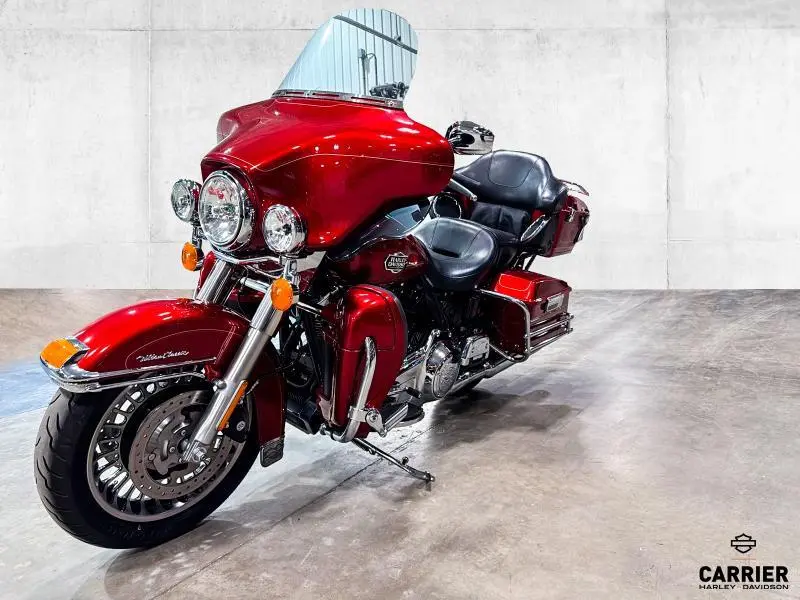 2013 Harley-Davidson Moto Harley-Davidson FLHTCU 2013