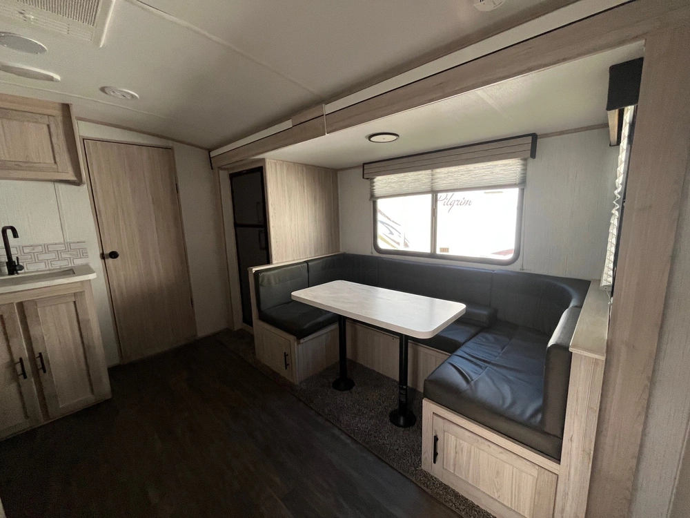 2022 Shadow Cruiser 239 Rbs alt