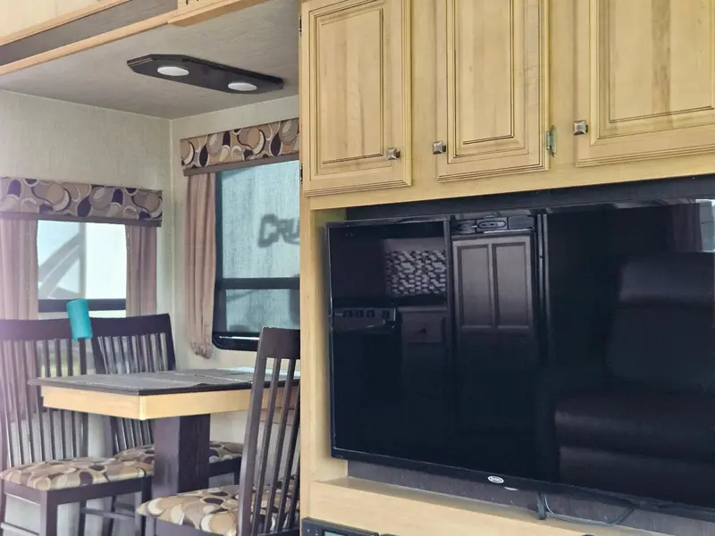 2016 Crossroads RV Cruiser 305RS