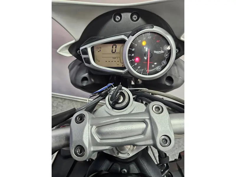 2013 Triumph SPEED TRIPLE 1050 thumbnail 5
