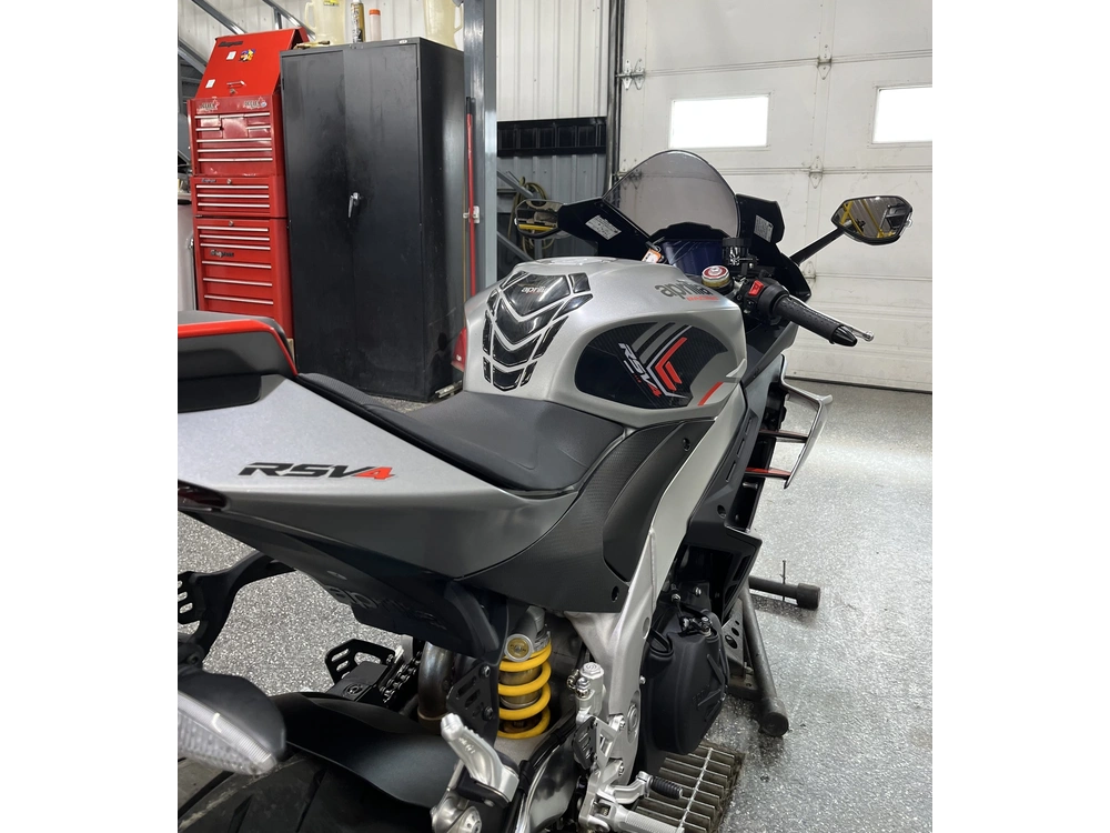 Aprilia Rsv4 2022 alt