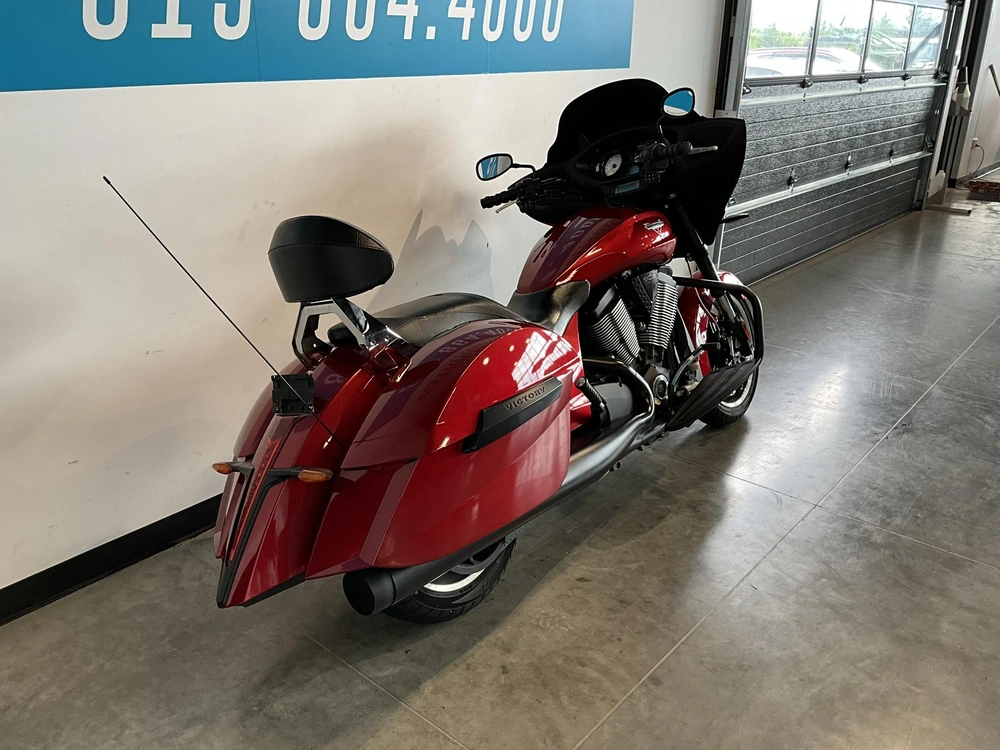 Victory Motorcycles Cross Country 2013 alt