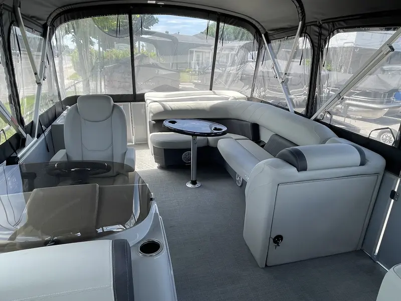 2023 Sylvan Mirage Cruise 8522