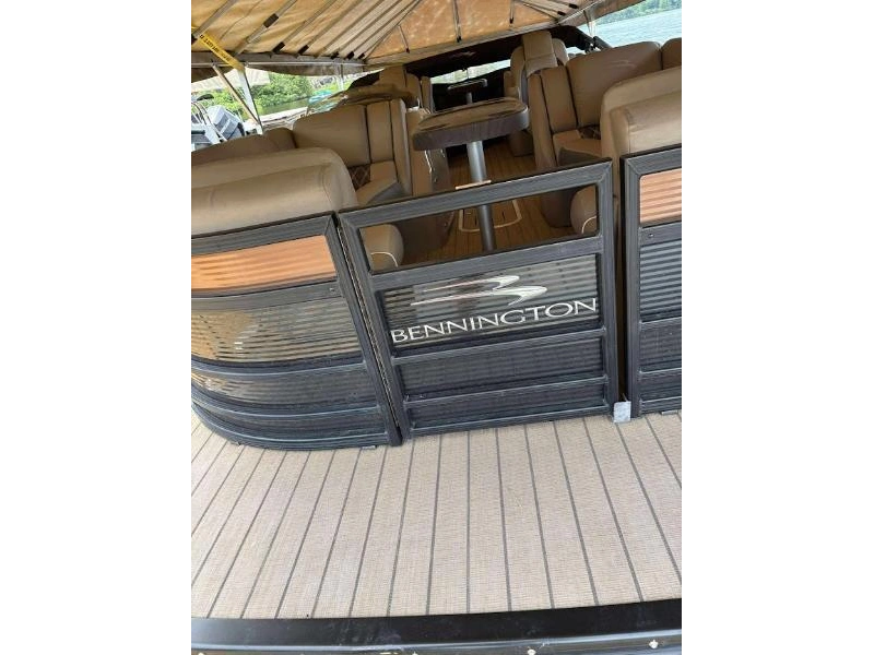 2019 Bennington Marine R23 Fastback alt