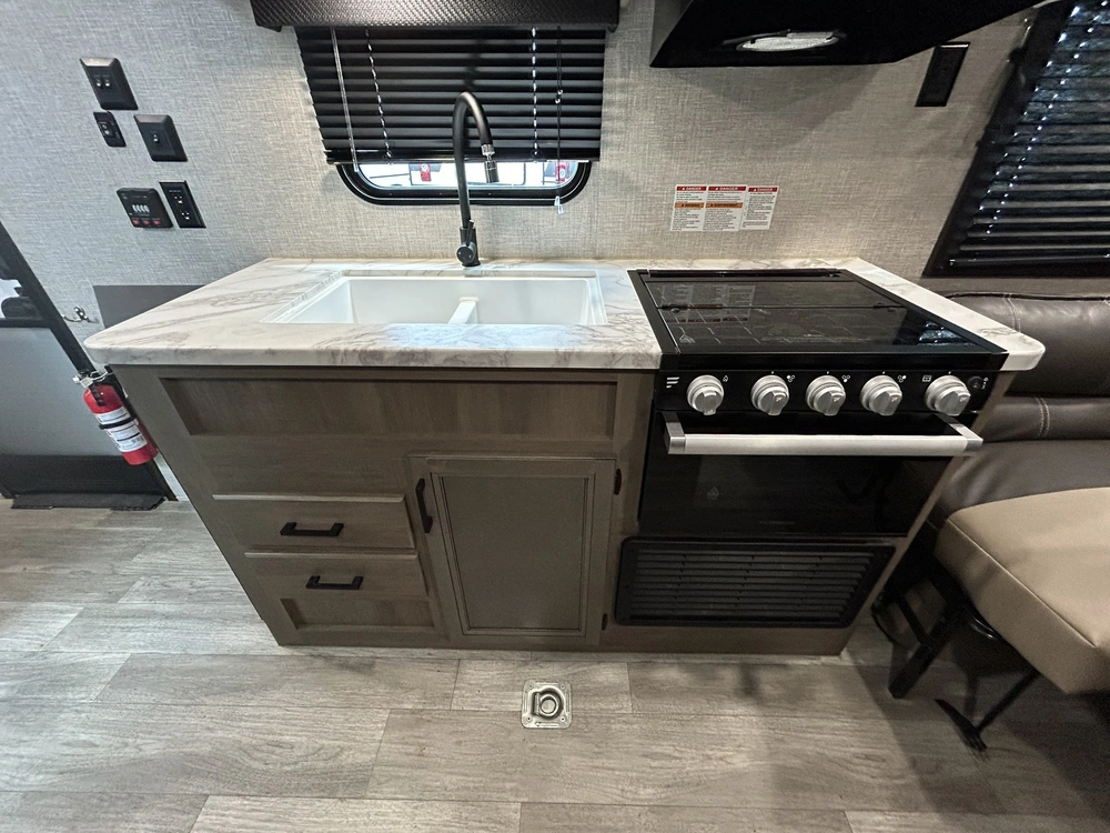 Jayco Jay Flight 236th 2022 alt