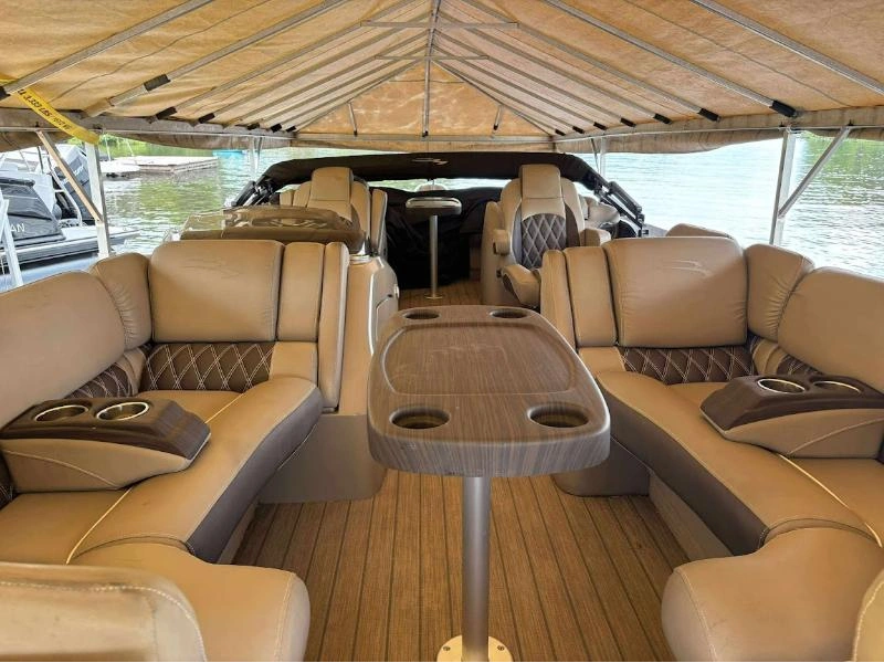 2019 Bennington Marine R23 Fastback alt
