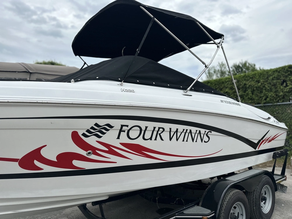 2011 Four Winns H220 alt