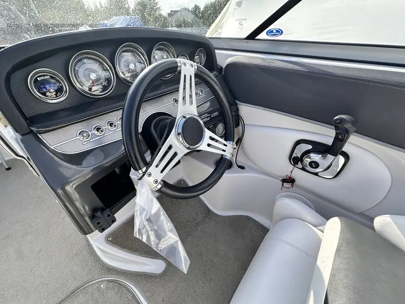 Four Winns H220 2011