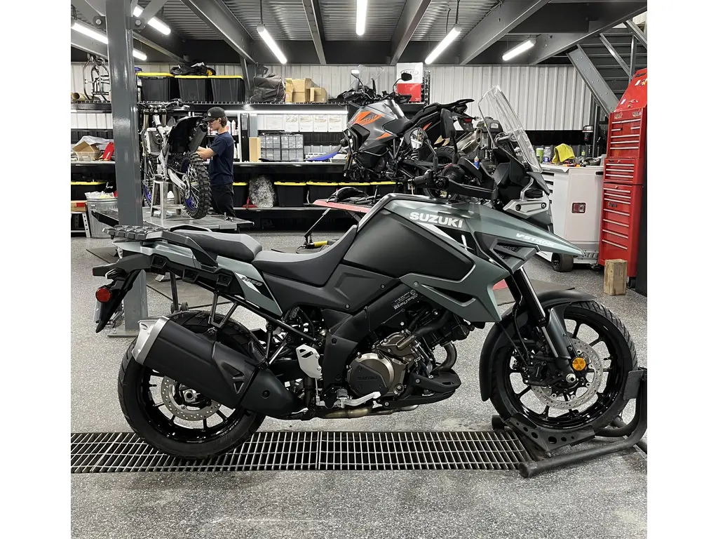 Suzuki V-STROM 1050  2025