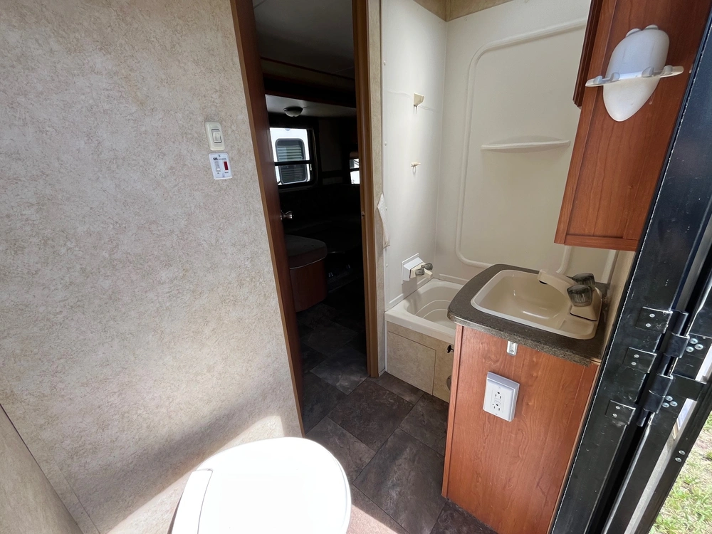 2013 Gulf Stream Gulf Stream 30dbs alt