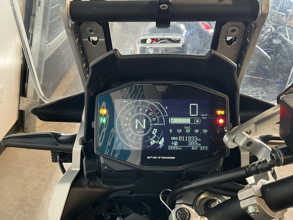 Suzuki V-strom 1050 Xt Adventure 2021 alt