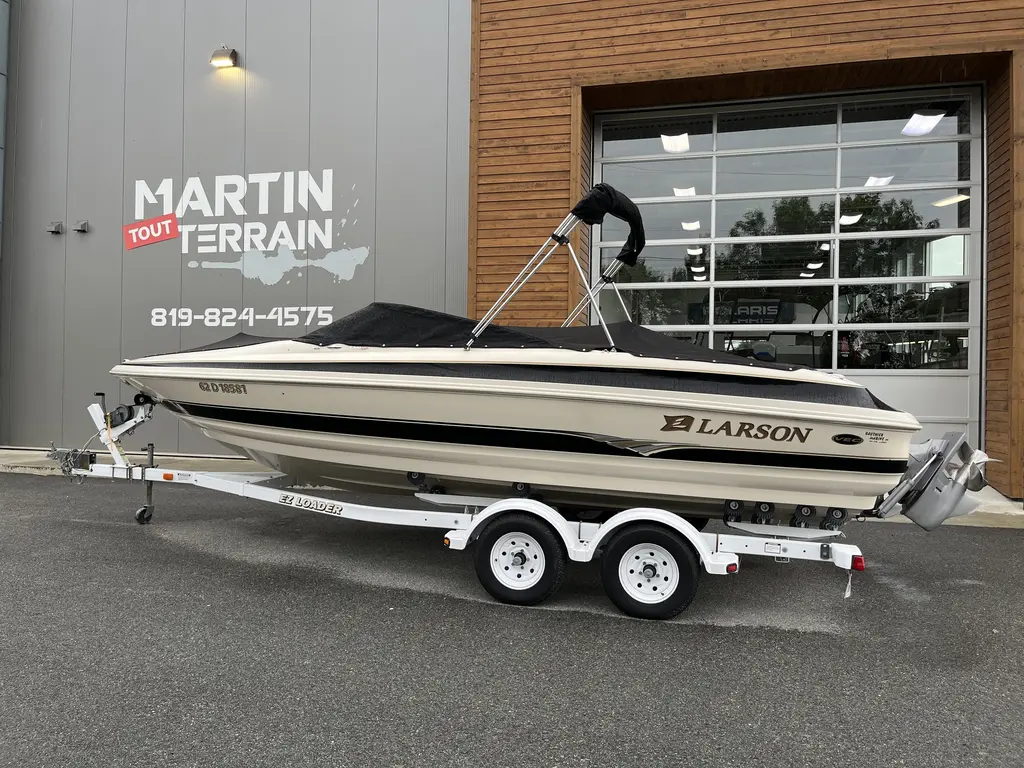 Larson LXI 230 + VOLVO 5.7 2004