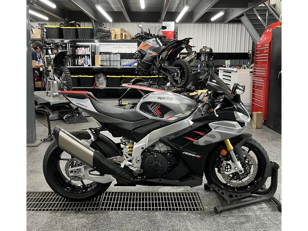 2022 Aprilia RSV4