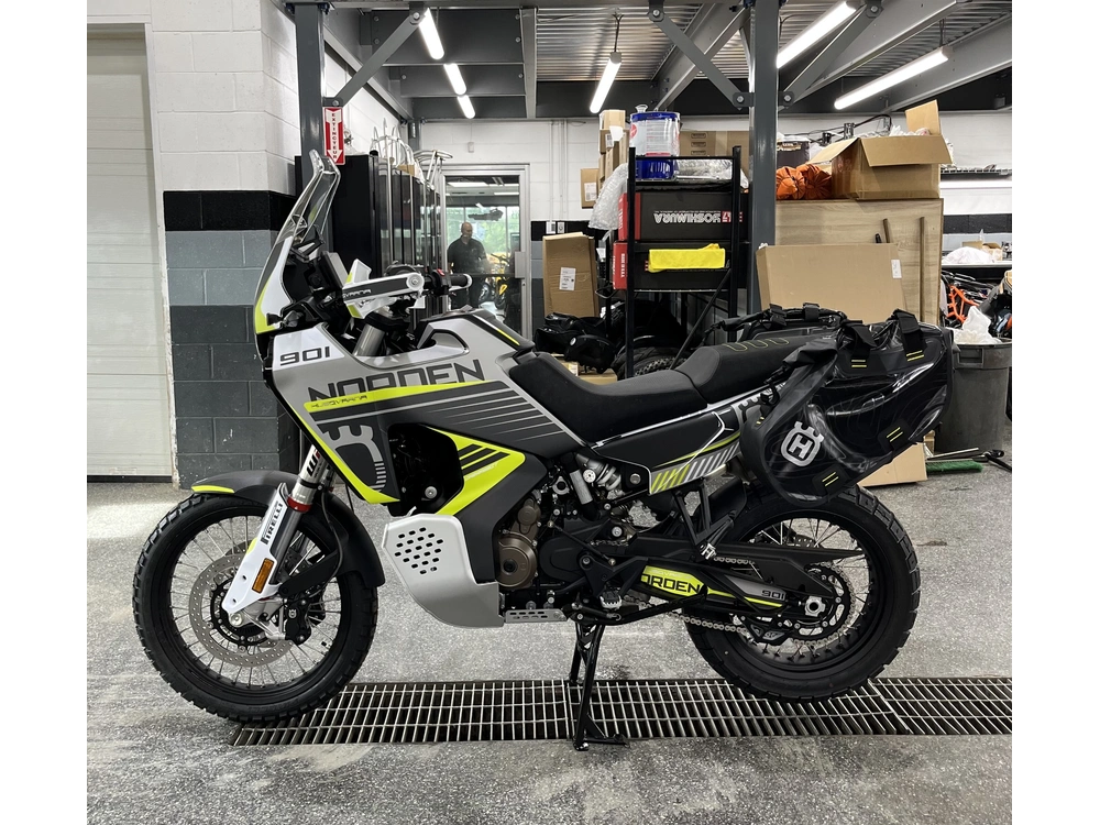 2025 Husqvarna Norden 901 Expeditio alt