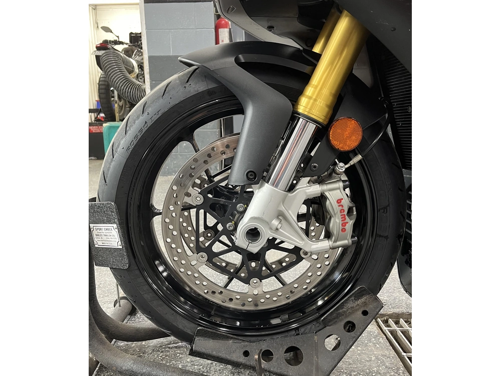 Aprilia Rsv4 2022 alt