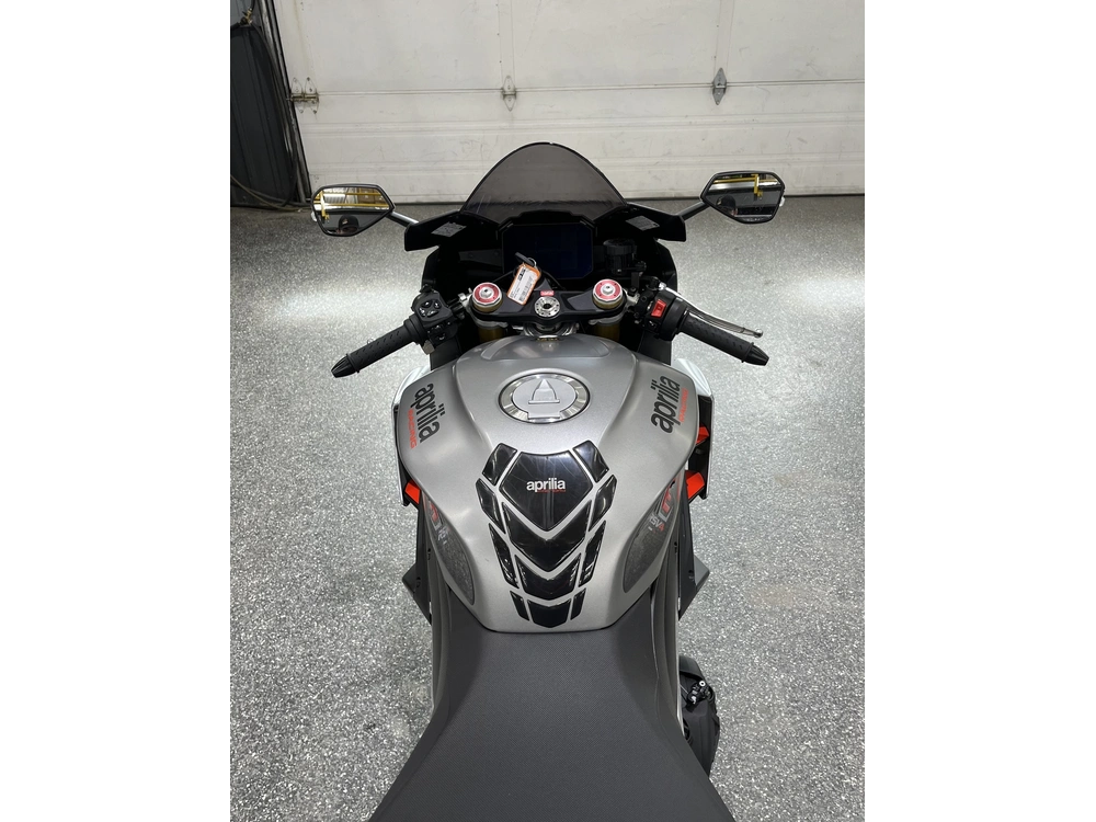 Aprilia Rsv4 2022 alt