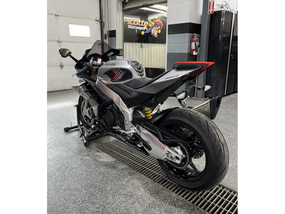 Aprilia Rsv4 2022 alt