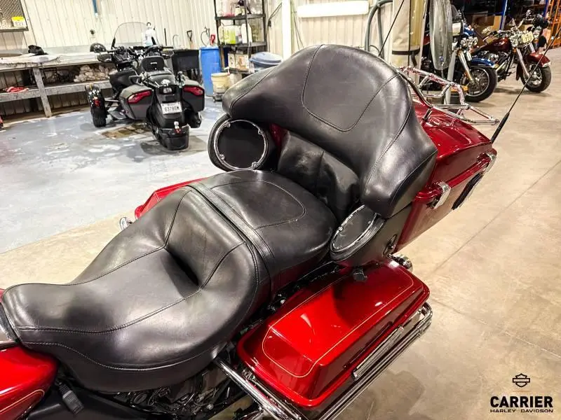 2013 Harley-Davidson Moto Harley-Davidson FLHTCU 2013