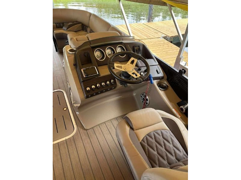 2019 Bennington Marine R23 Fastback alt