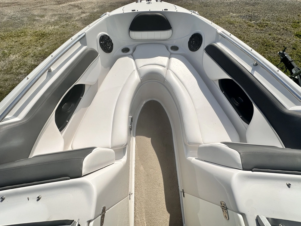 2011 Four Winns H220 alt