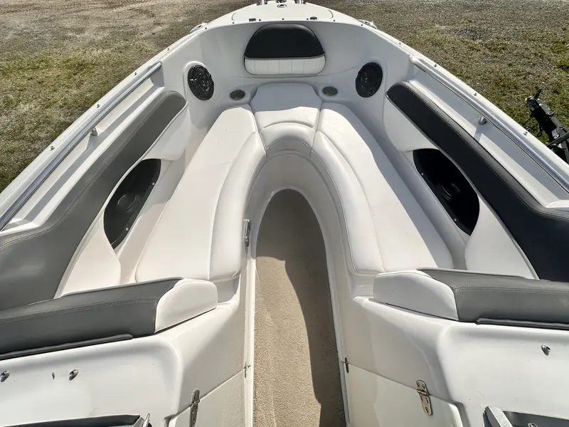 Four Winns H220 2011