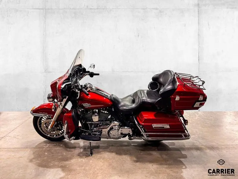 2013 Harley-Davidson Moto Harley-Davidson FLHTCU 2013