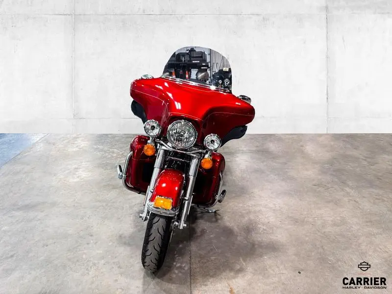 2013 Harley-Davidson Moto Harley-Davidson FLHTCU 2013