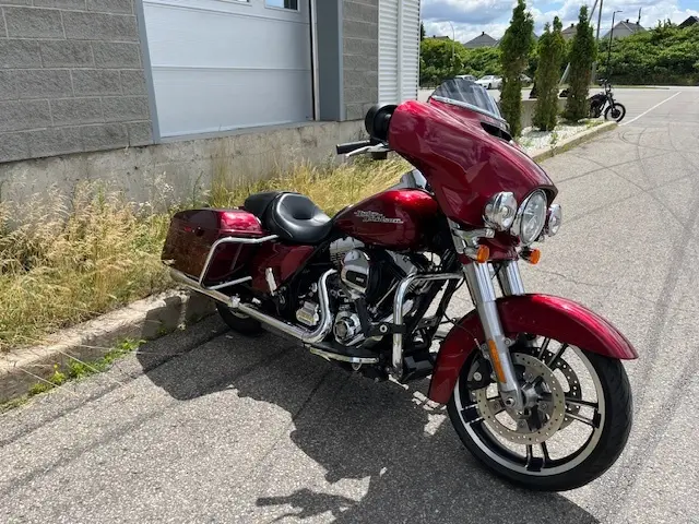 Harley-Davidson FLHXS Street Glide SpecialFLHXS 2016
